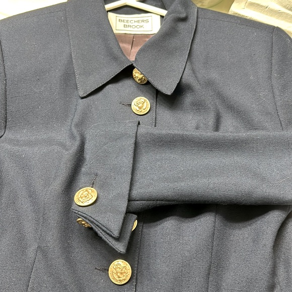 Beechers Brook women’s blazer with unique gold button details. - Picture 6 of 6